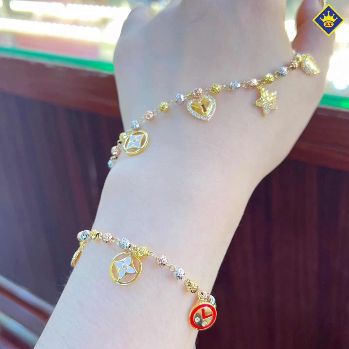 lac-bi-charm-03